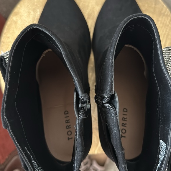 Torrid black/silver rhinestone bow, stiletto ankle bootie size 10WW (wide), NWOT - Picture 9 of 12